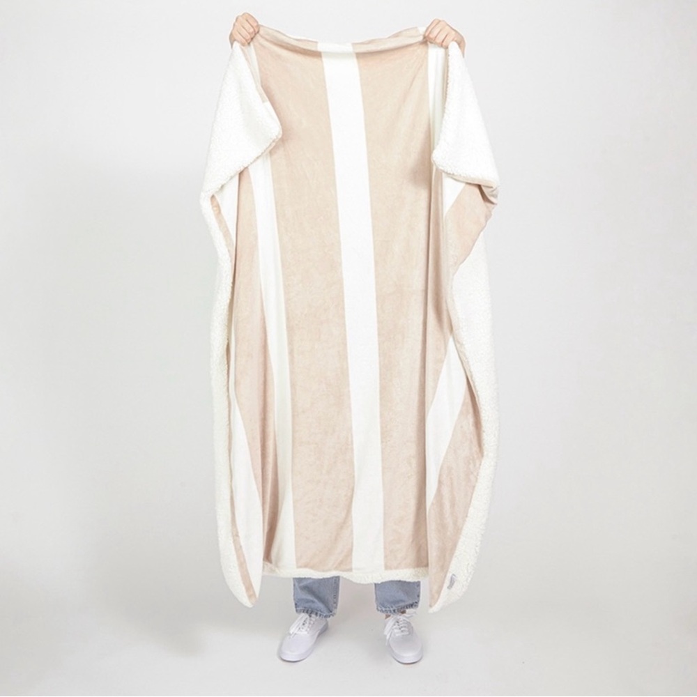 SUMMER & ROSE TWO TONE SHERPA BLANKET